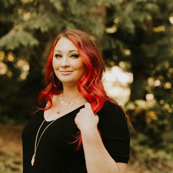 Meet your Posher, Danielle - Picture 1 of 1